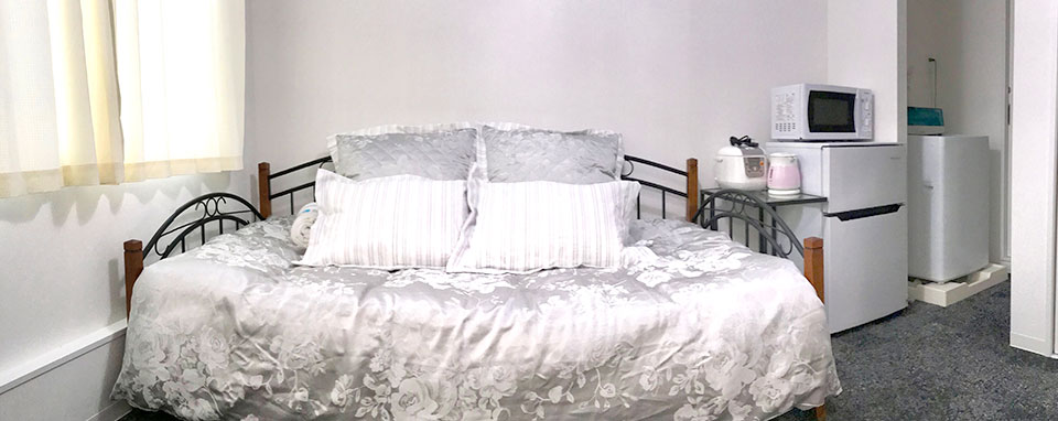 女性専用家具家電・警備付アパート事業